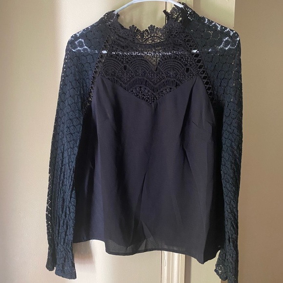 Long sleeve lace top - Picture 2 of 3